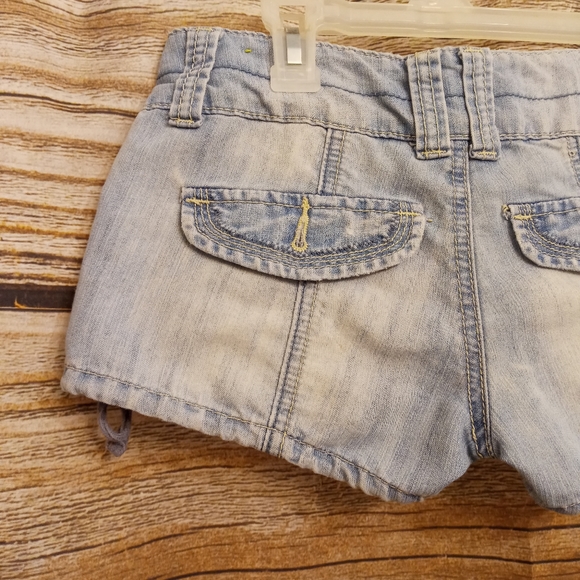 Short Shorts Almost Famous Light Blue Jeans - Picture 7 of 12
